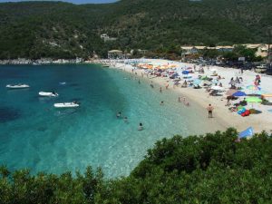 Exploring the Organized Beaches of Lefkada: A Perfect Blend of Comfort and Natural Beauty!