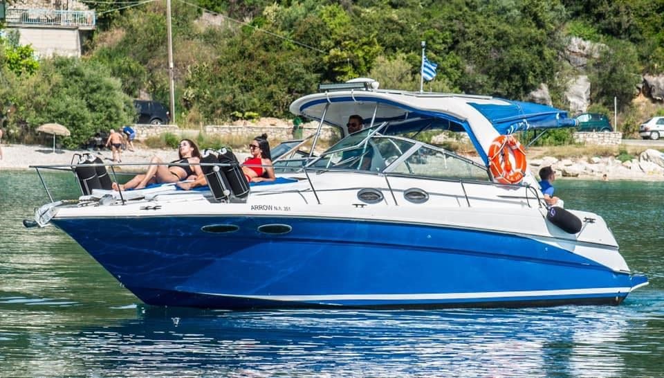 Comfortable motorboat cruises Lefkada