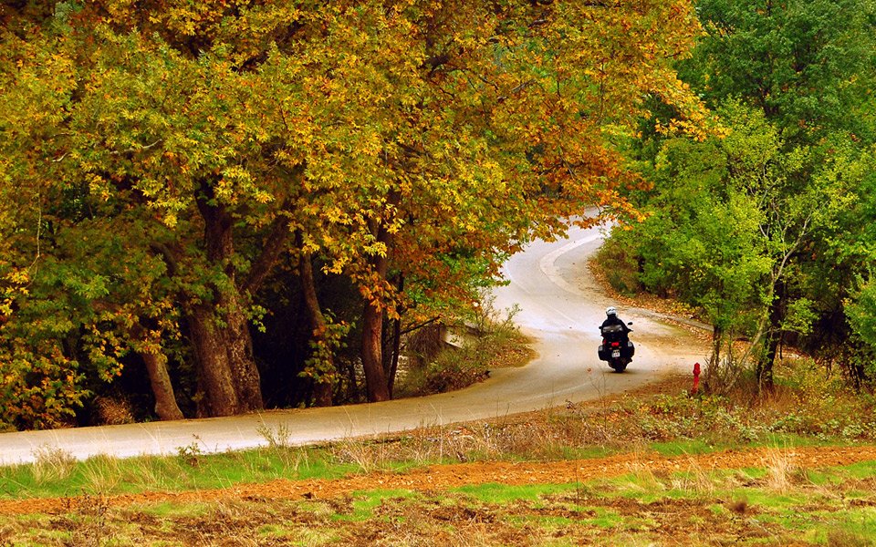 This image has an empty alt attribute; its file name is MOTORBIKE_TOURISM_01.jpg