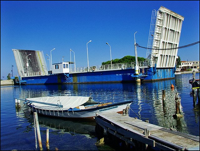 Exploring Lefkada: A Guide to Transportation Options