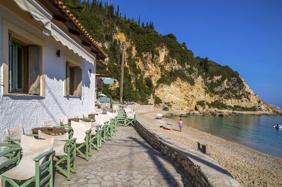 Coffee places and snack bars in wonderful landscapes