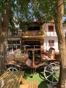 Coffee places and snack bars in wonderful landscapes