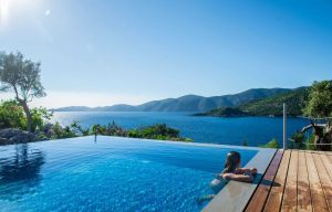 EXclusive villa with 2 private pools!