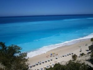Exploring the Organized Beaches of Lefkada: A Perfect Blend of Comfort and Natural Beauty!