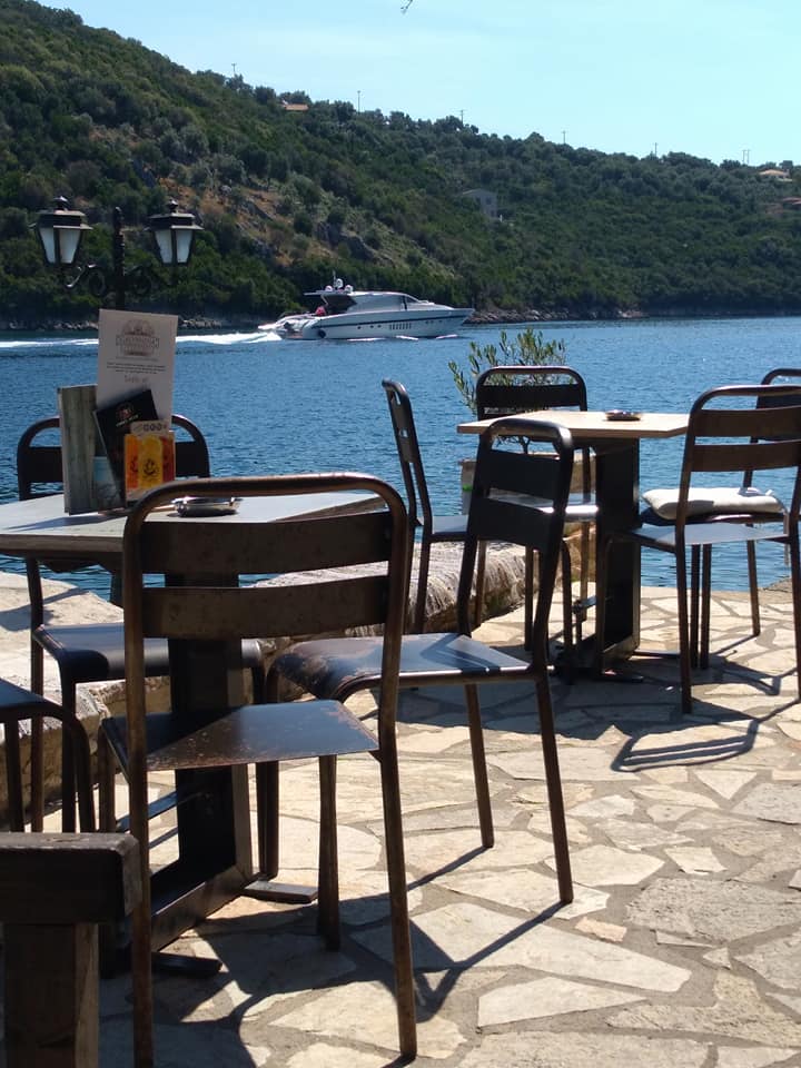 Coffee places and snack bars in wonderful landscapes