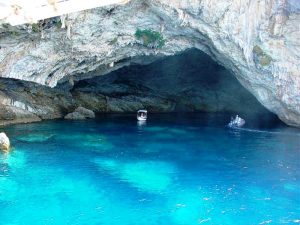 Papanikolis Cave