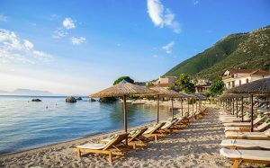 Exploring the Organized Beaches of Lefkada: A Perfect Blend of Comfort and Natural Beauty!