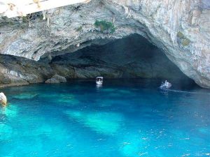 papanikolis cave