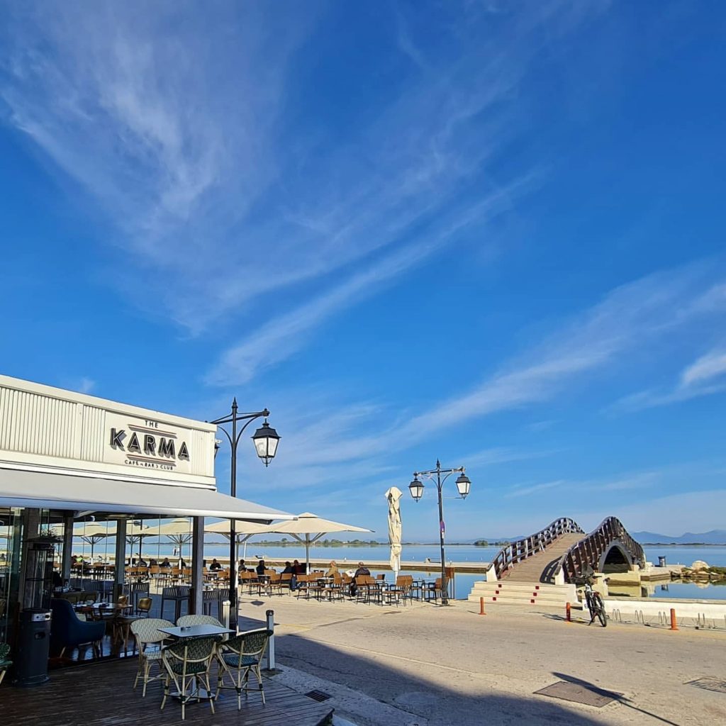 Coffee places and snack bars in wonderful landscapes