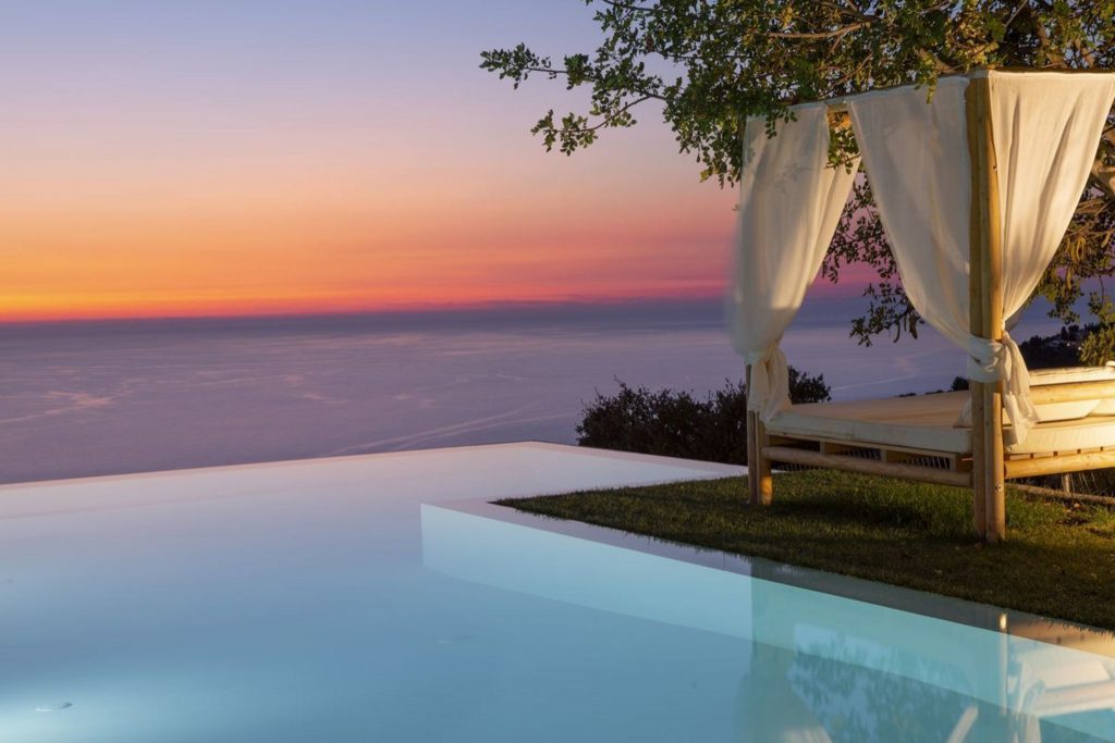 2022 Holiday Trend:5-star Luxury villa